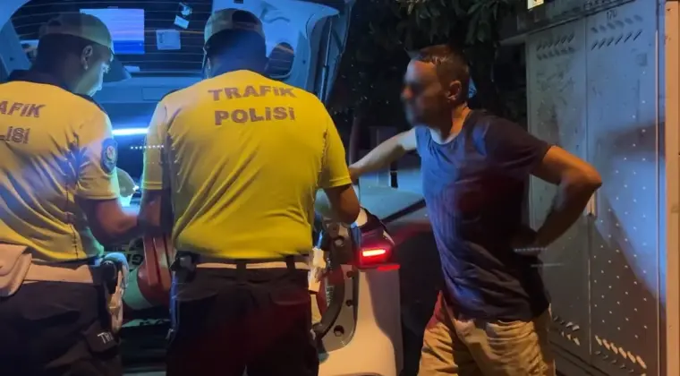 Alkollü Sürücü 3 Araca Çarptı