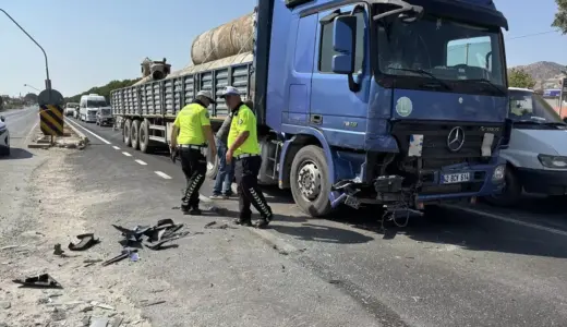 Aydın’da Tır-Kamyonet Çarpışması: 3 Yaralı