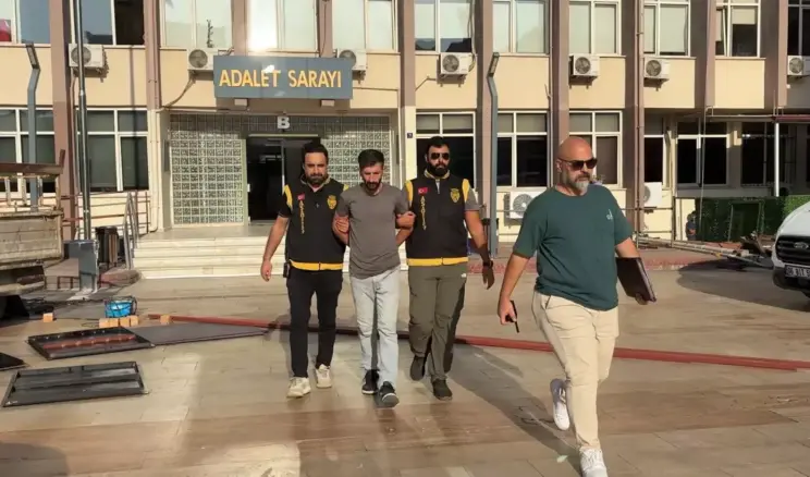 Hırsızlıktan Aranan Şahıs Kafede Yakalandı